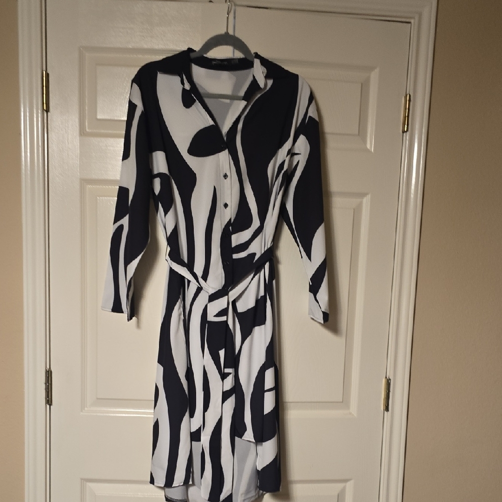 Elegant Monochrome Long Sleeve Dress